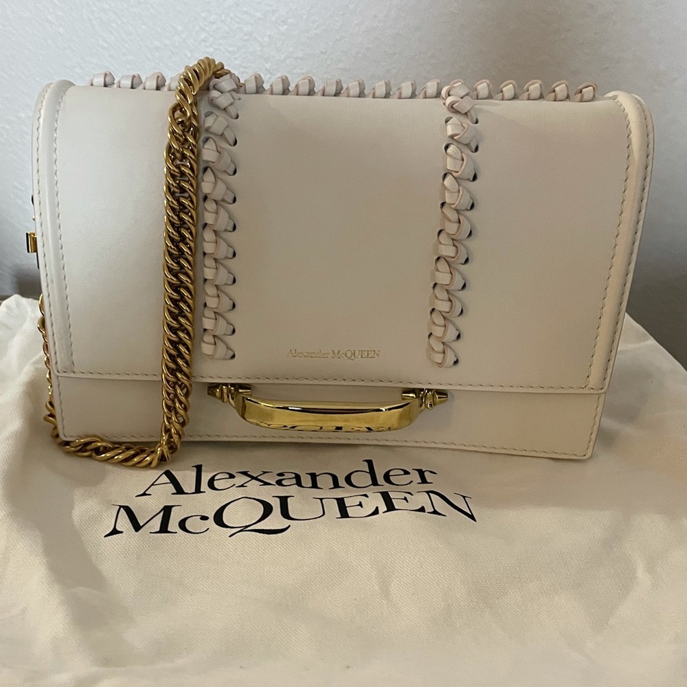 Alexander McQueen Cream Leather Shoulder Bag with Gold Chain